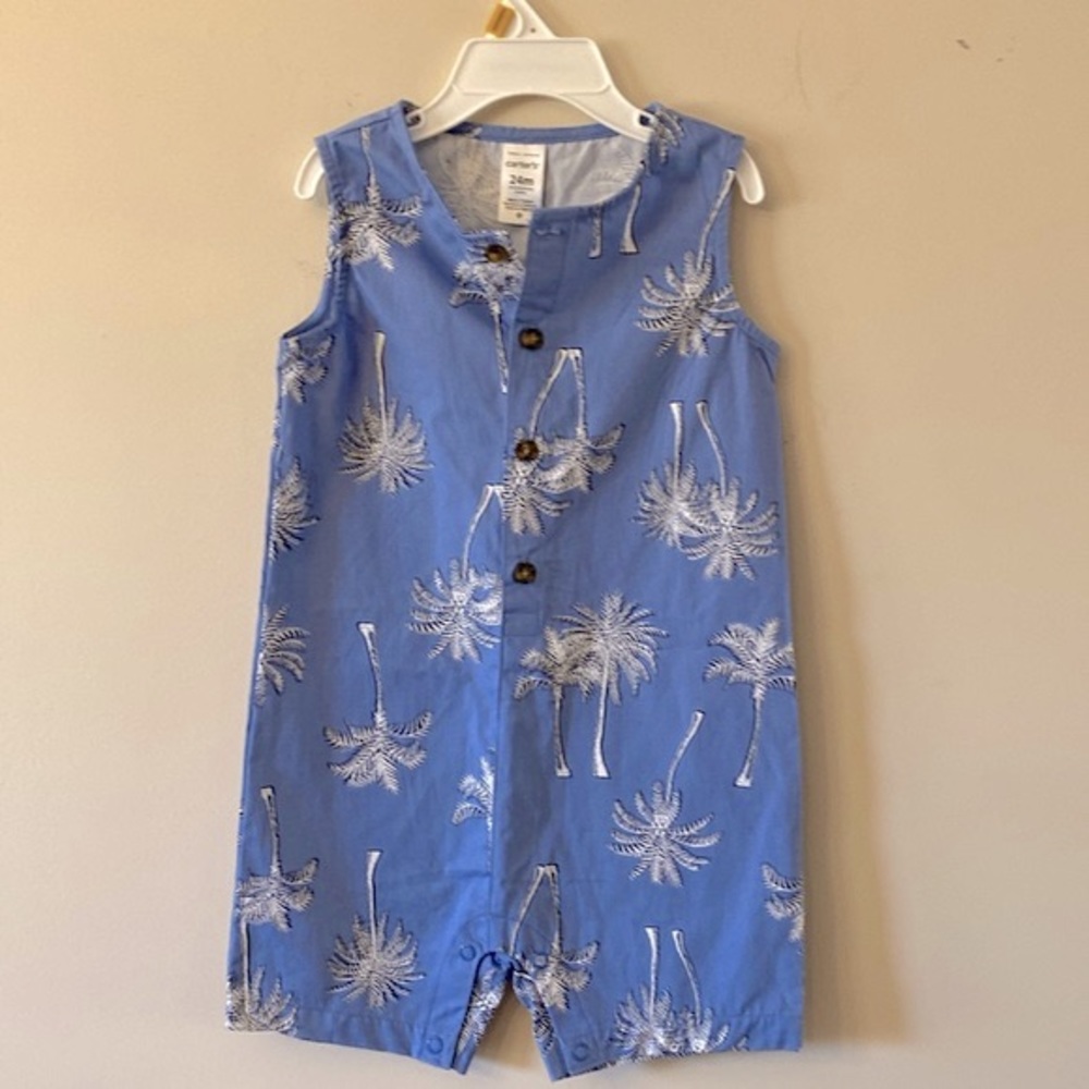 Carter’s baby blue with white palm tree one piece romper button front closure